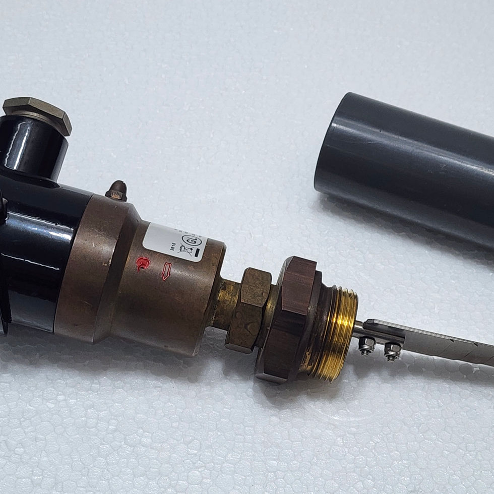 Versatile Marine SIKA VH500NM3451M41 Paddle Flow Switch M33x2, 6 bar for marine systems.