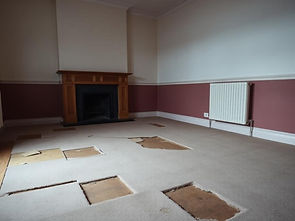 Professional flooring contractor working in Essex