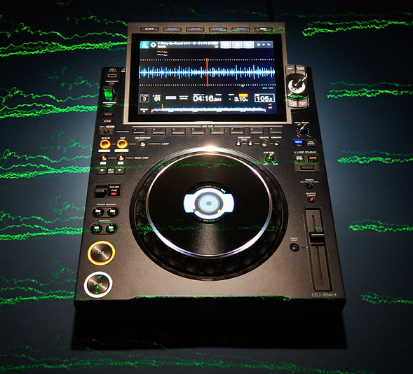 AlphaTheta-CDJ-3000X-MUSICTECH-HERO-IMAGE-SIMON-VINALL_2560X1707jpg.jpg