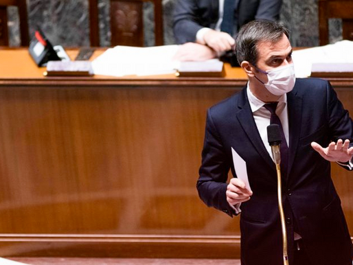 300 juristes ou scientifiques appellent à un moratoire sur le vote du passe vaccinal