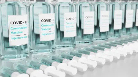 “Vaccination” contre la COVID-19 : un remède pire que le mal ?
