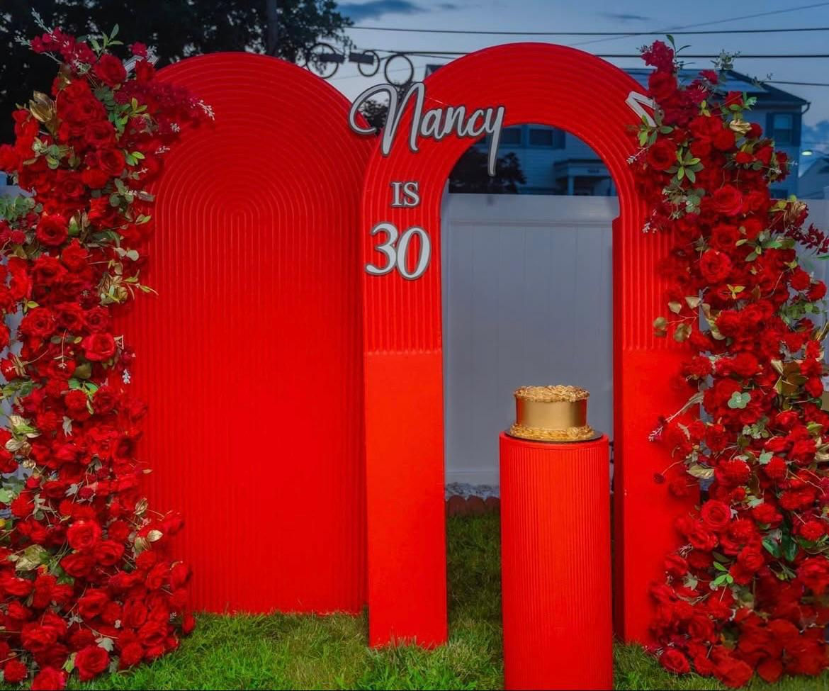 8ft White Curved Fluted Tunnel Arch