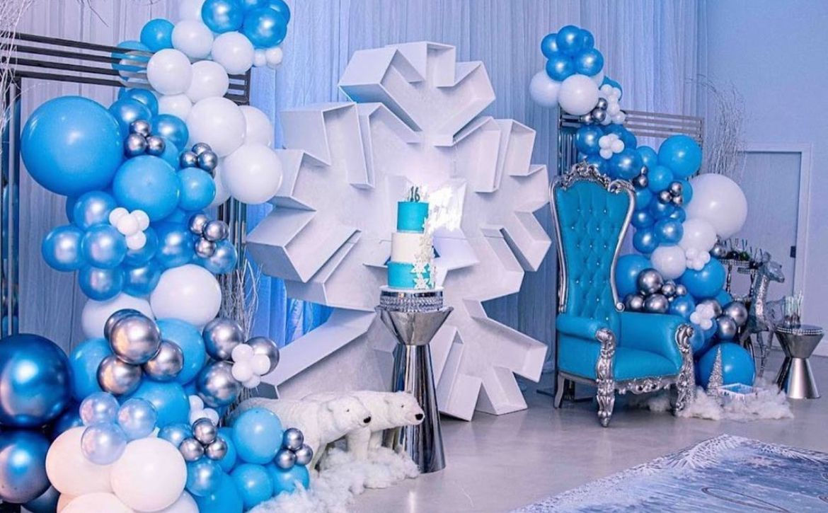 SNOWFLAKE BACKDROP WALL 3D WHITE 8X8FT