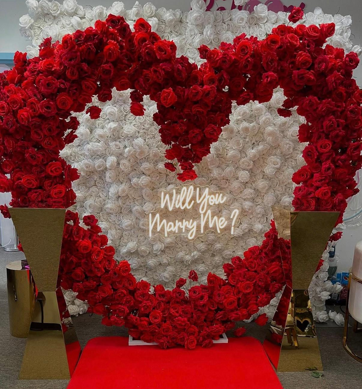 RED ROSE HEART ARCH 7X7FT