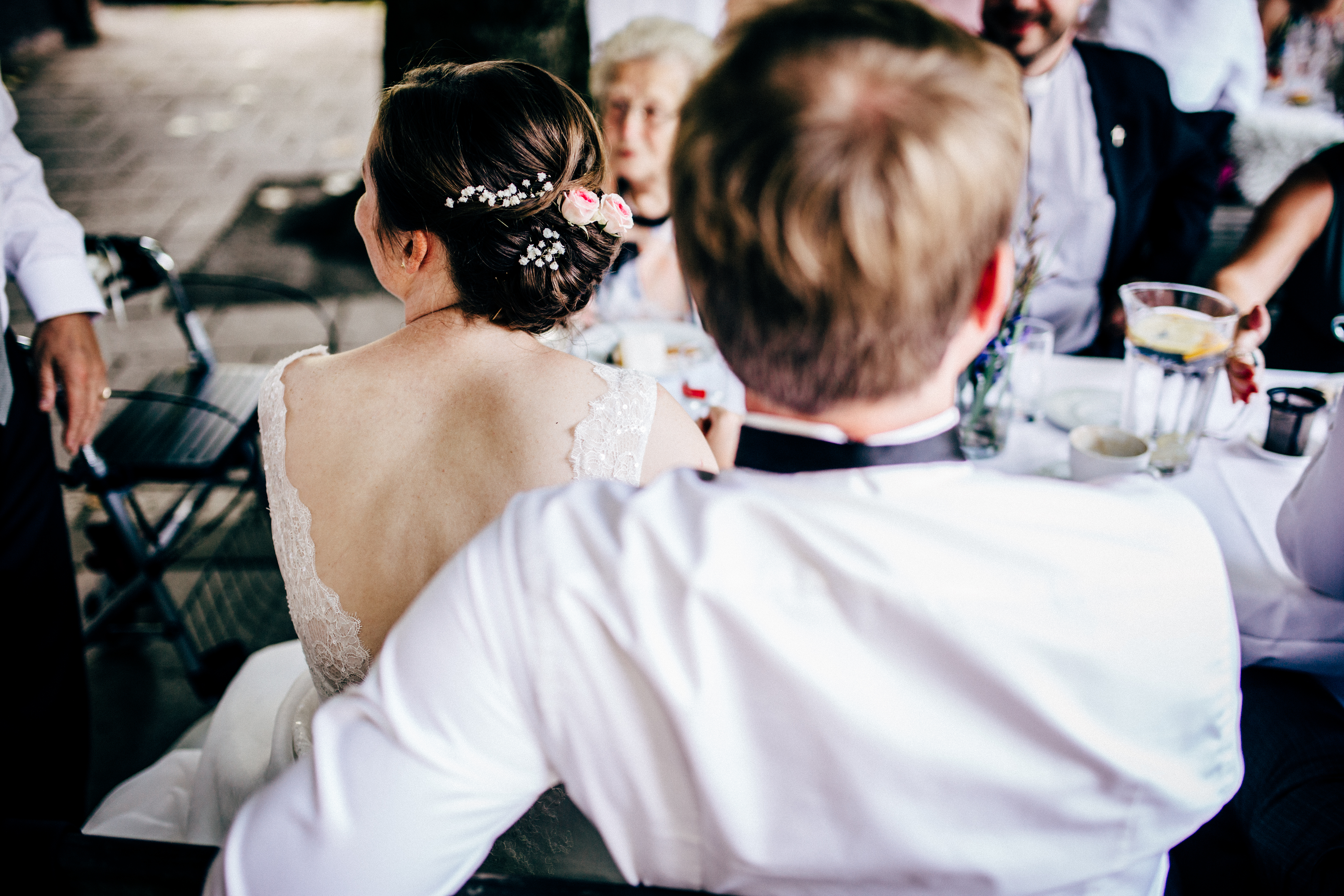 Getting Ready Der Braut An Der Hochzeit Die Trauzeugin Im Tollen