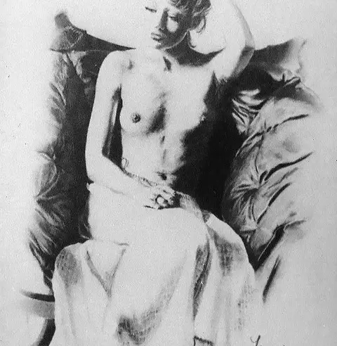 Femme assise