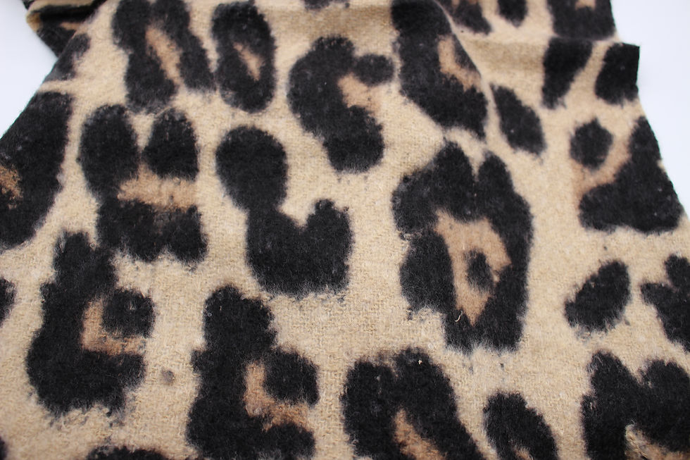 Miniature : Détail écharpe imprimée léopard très douce, beige clair, Le comptoir miaulétou