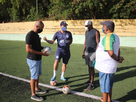 Ex-jogador Jorge Wagner visita estrutura do CEPE Stella Maris