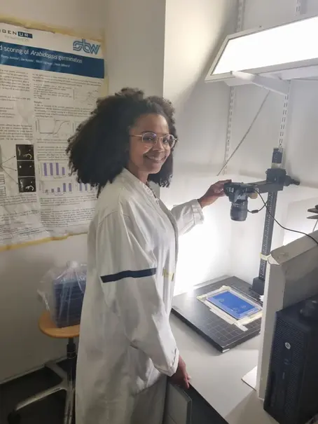 Botany One interviews Dr Mariana S. Artur, a Brazilian scientist who found her way to the Netherlands to study the wonders of seeds and plant resilience.