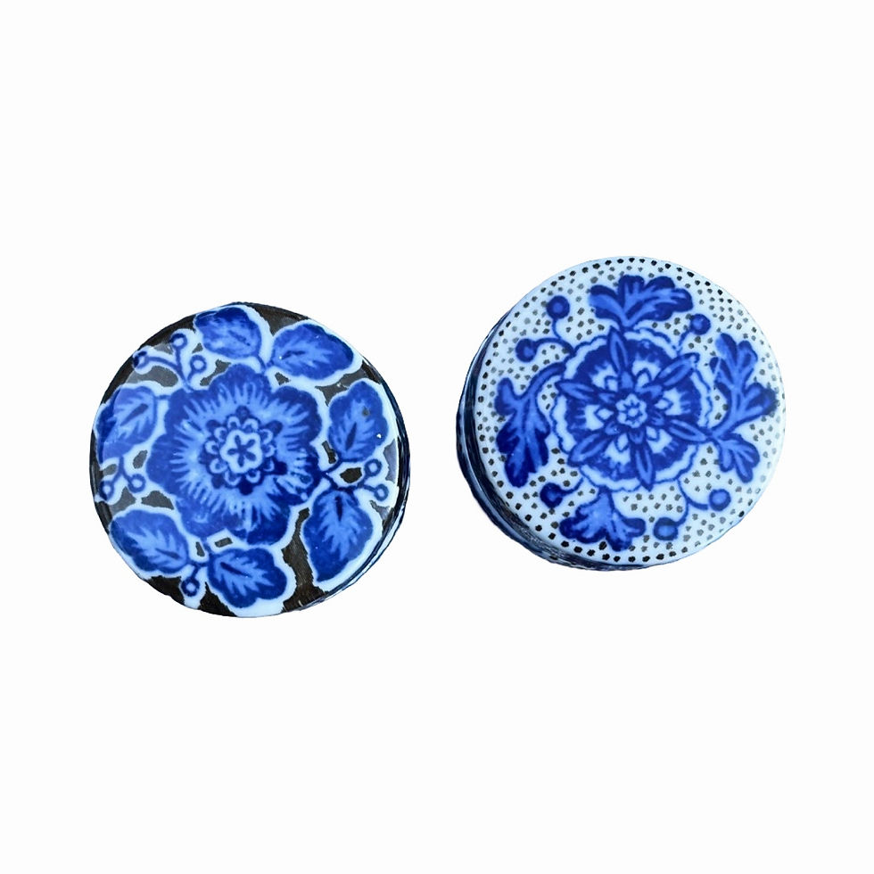 Thumbnail: Vintage Takakashi Porcelain Lidded Trinket Jarlets (Set of 2)