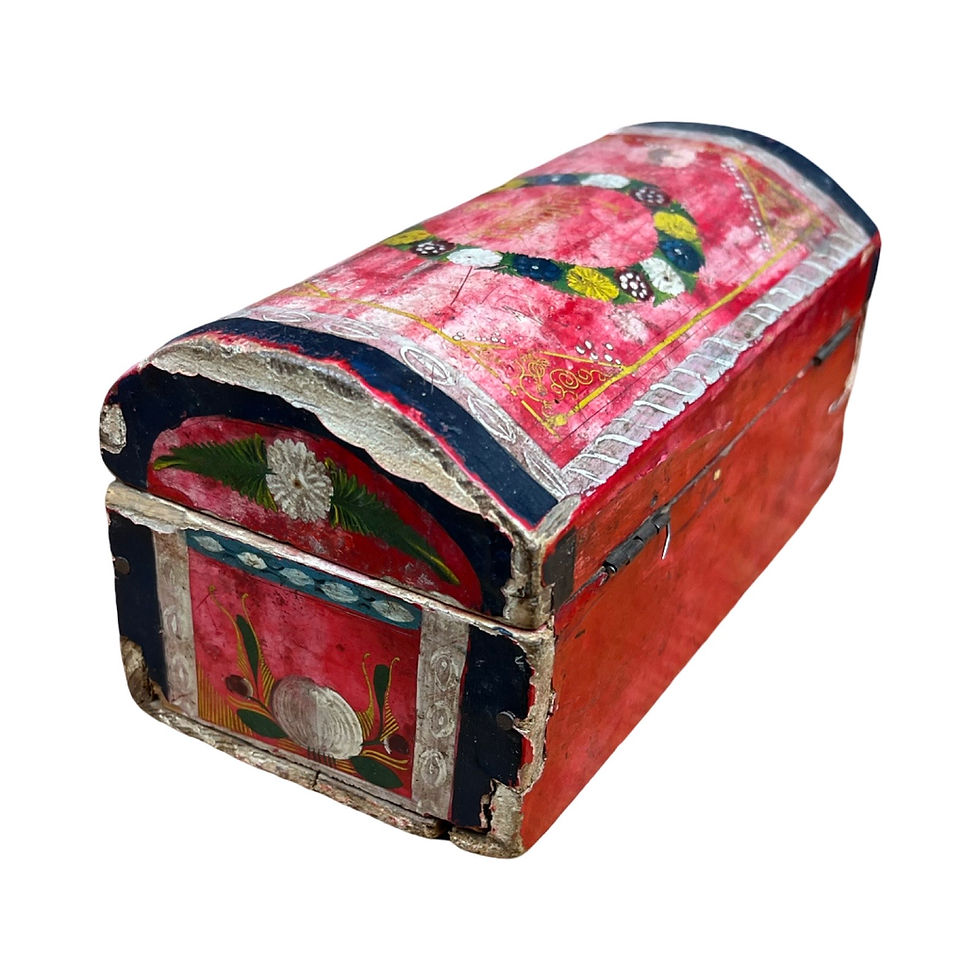 Thumbnail: Mexican Olinala Hand Painted Lacquered Jewelry/Trinket Box (Distressed)