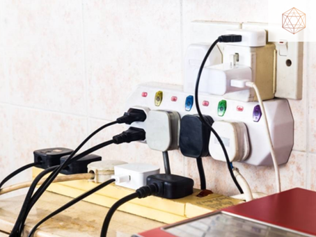 Saiba quantos aparelhos eletrônicos podem ser ligados em uma tomada!