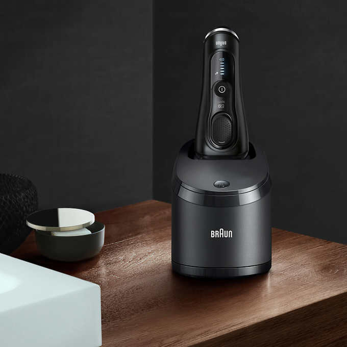 Thumbnail: Braun Series 9 Sport Shaver with Clean and Charge System