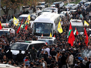 Kızılhaç konvoyu Filistinli esirleri taşıyarak İsrail'in Ofer Cezaevi'nden ayrıldı