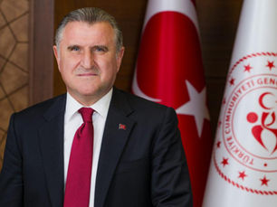 Bakan Bak, Beşiktaş'ı tebrik etti