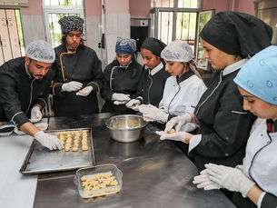 Diyarbakır'daki Meslek Liseleri Öğrencilere Üretim İmkanı Sağlayarak Ekonomiye Katkıda Bulunuyor