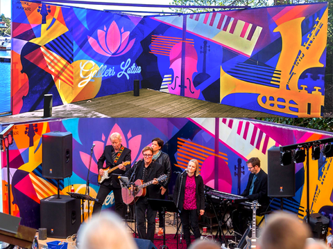 Galleri Lotus veggkunst musikkinspirert mural gatekunst med instrumenter konsert bakgrunn vegg fargerik veggdekorasjon visuell kunst galleri live musikk galleri 369 Creative Studio kunst og kultur veggmaleri musikk og kunst kombinasjon piano og fiolin mural kreativ scene bakgrunn mural i utemiljø grafisk kunst for kulturscener Gatekunst graffiti bergen gatekunst graffiti bergen veggdekor kunst på veggen