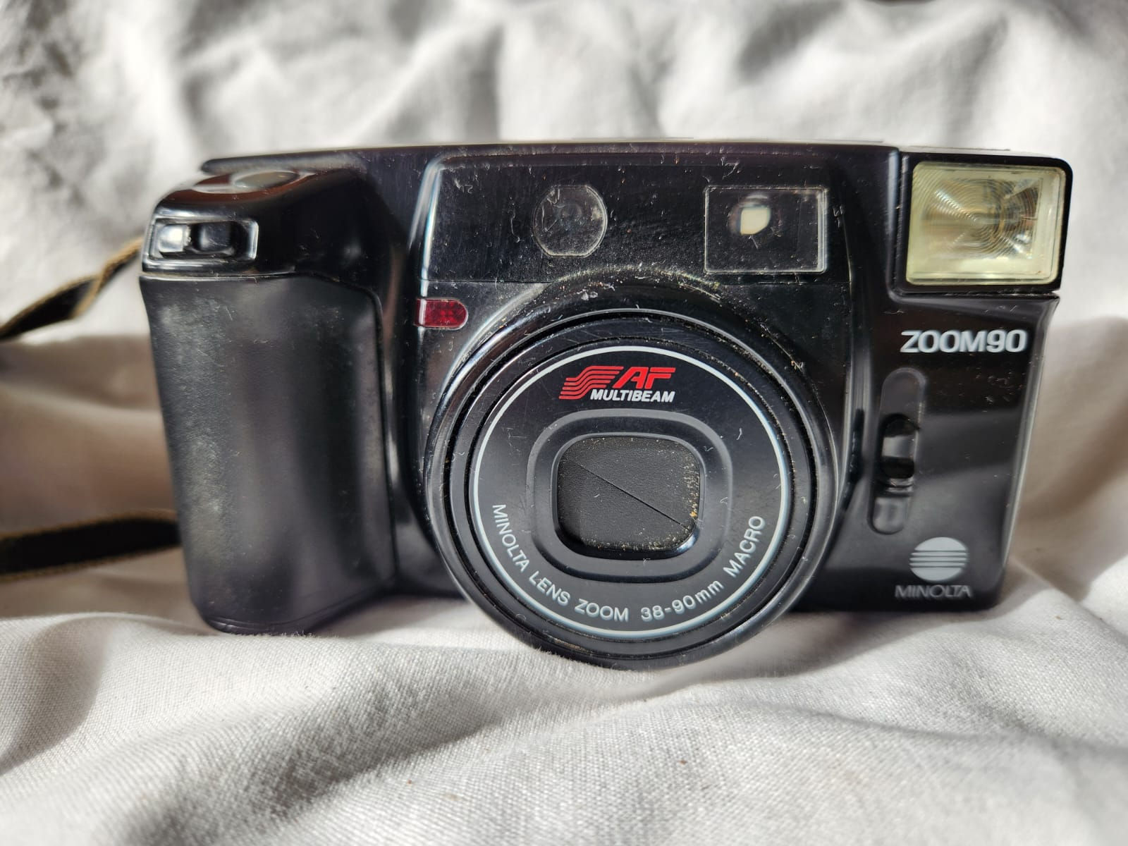 Cámara Minolta AF Zoom 90 Quartz Date (Analógica)