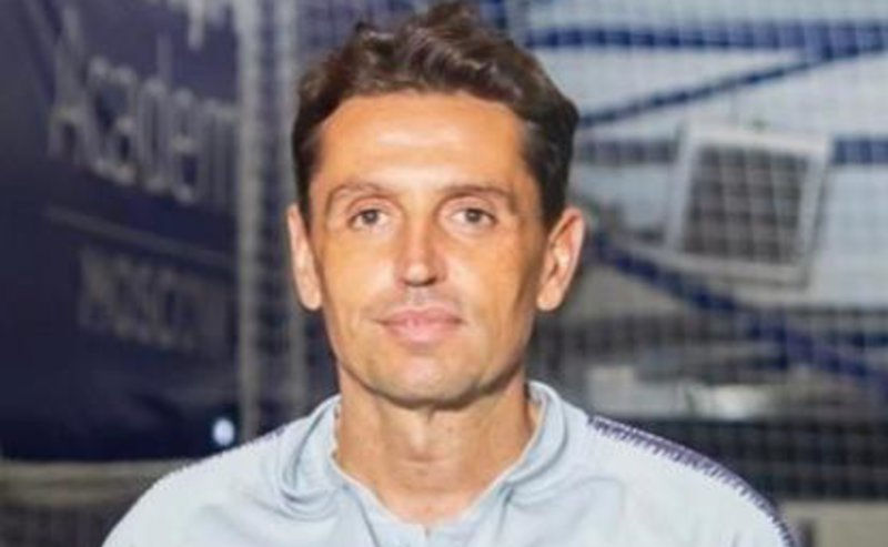 Profilo professionale che descrive un tecnico con oltre dieci anni di esperienza internazionale: direttore tecnico di FCBEscola Moscow, allenatore per la Federazione Calcistica del Kazakistan, ex sport director dell’academy del FC Dnipro ed ex direttore tecnico in progetti e campus internazionali del FC Barcelona