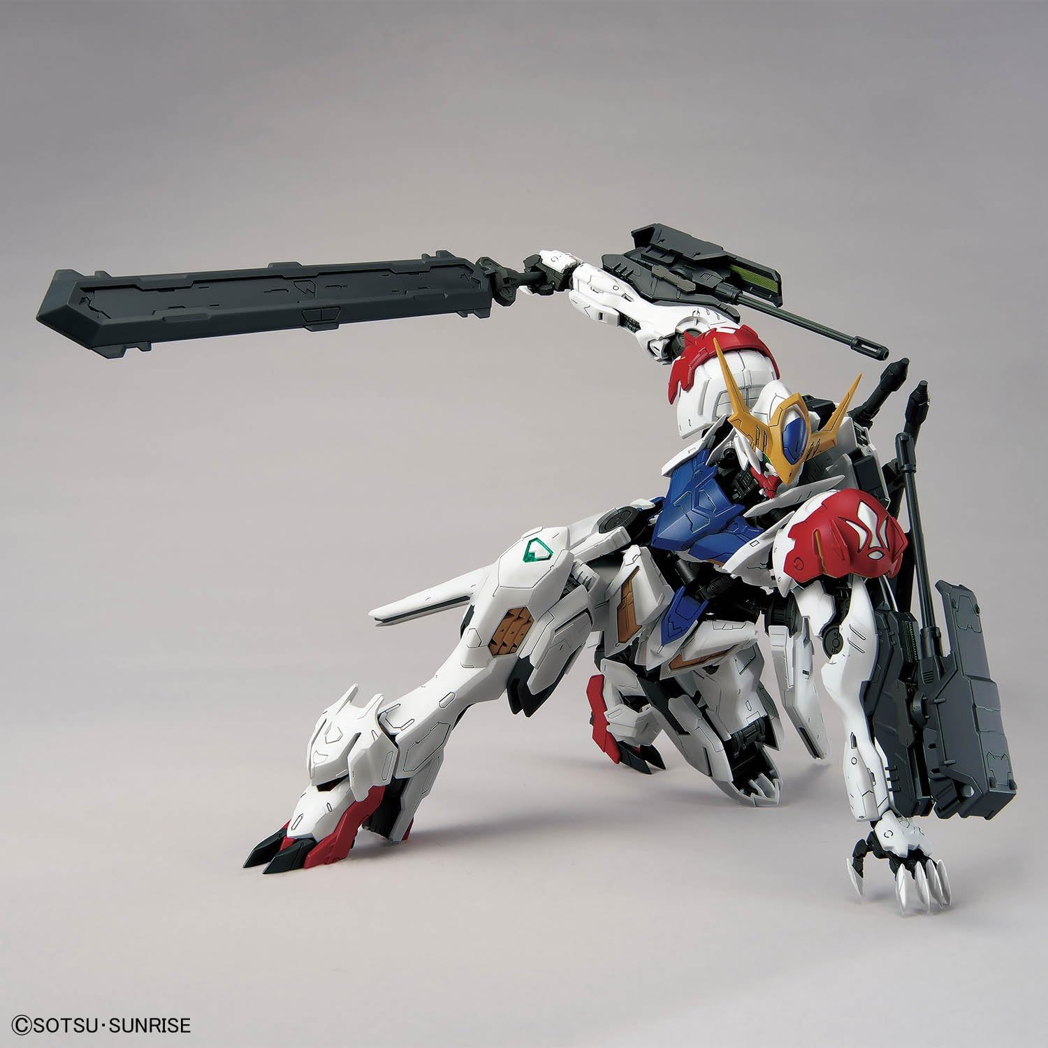 Bandai Spirits MG Gundam Barbatos Lupus 1/100 Scale Model Kit - Imagem 7