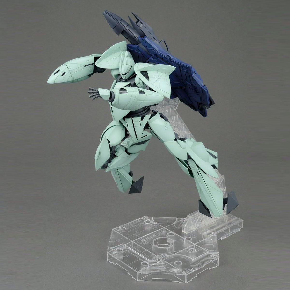 Bandai Spirits MG Gundam Turn X 1/100 Scale Color-Coded Plastic Model - Imagem 5