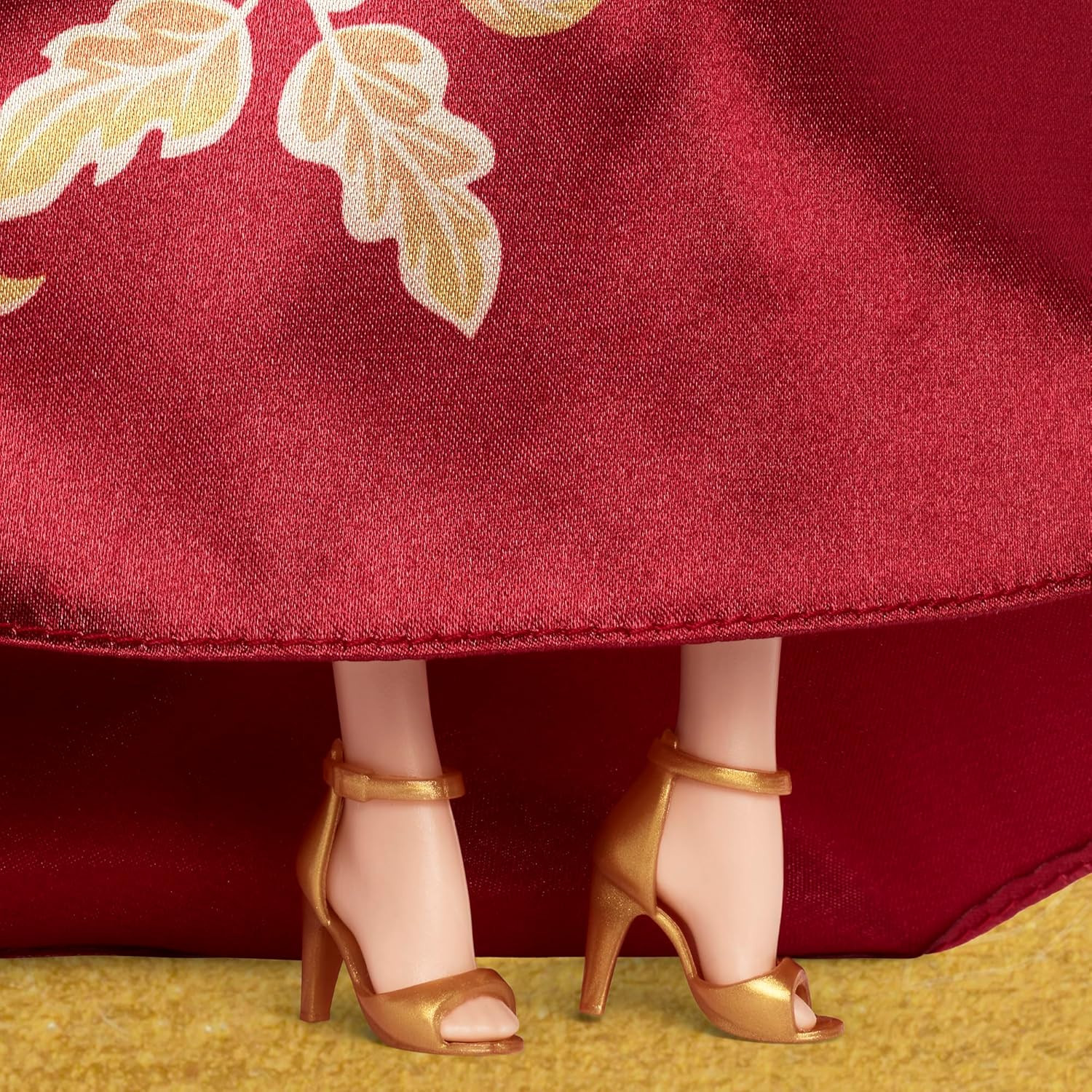 Barbie Lunar New Year 2026 Signature Red Doll (JJX83) - Imagem 4