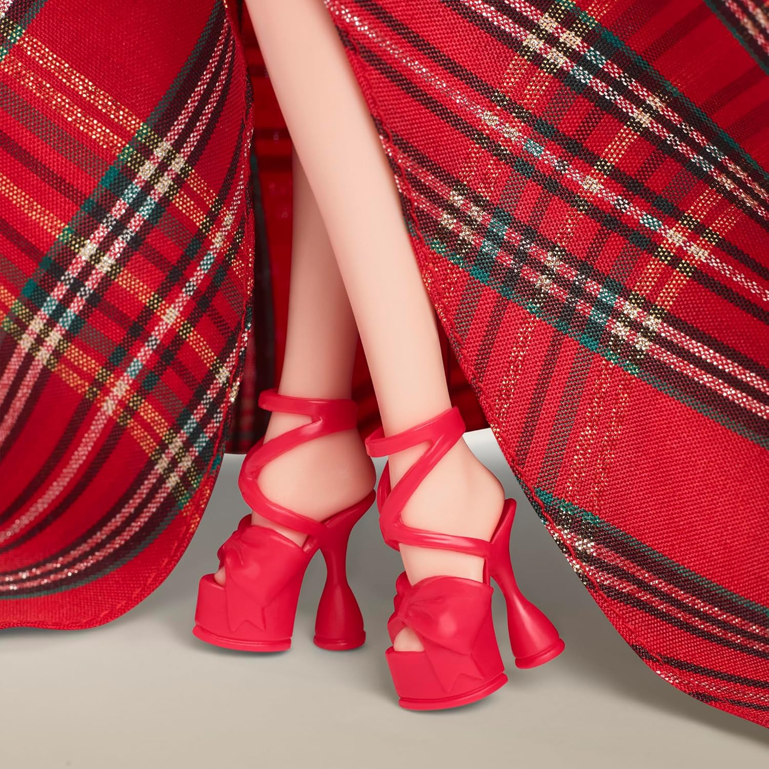 Barbie Holiday 2024 Signature Blonde Dress-up Doll (HRM61) - Imagem 4