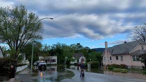Mill Creek inunda vecindario residencial en Kelowna