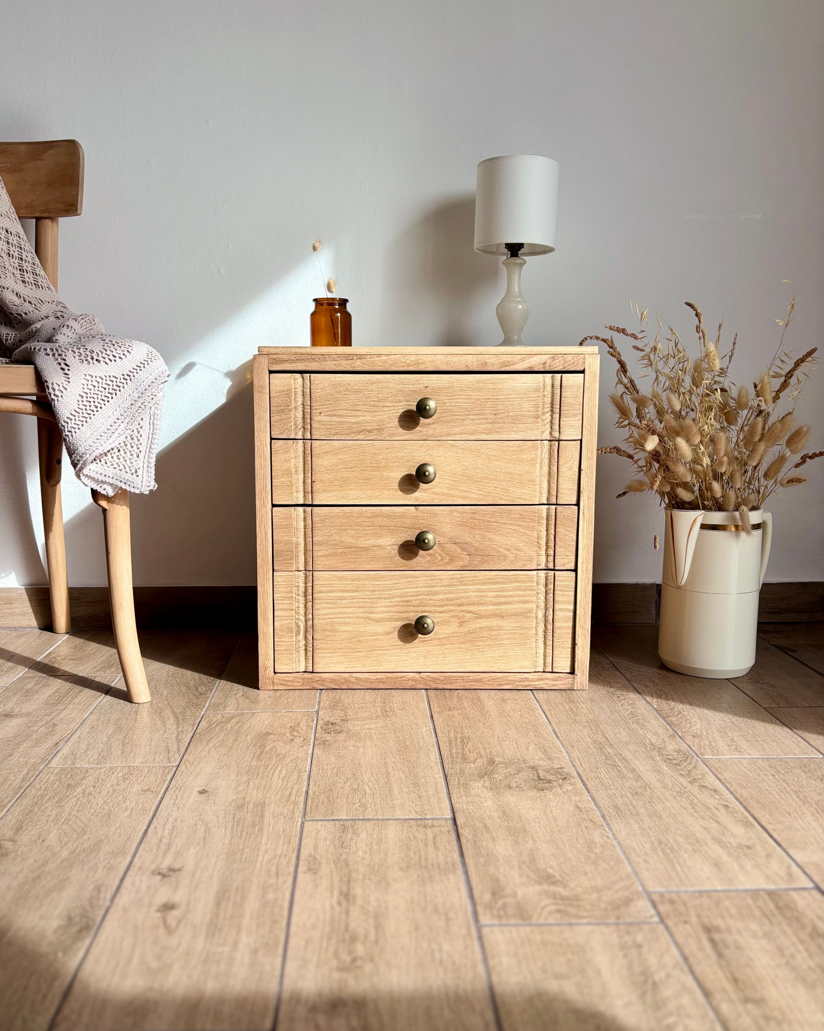 Le meuble d'appoint en chêne