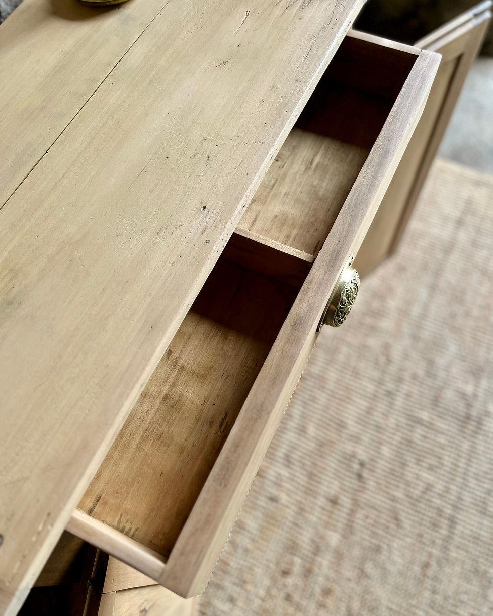 Miniature : Le buffet parisien brut