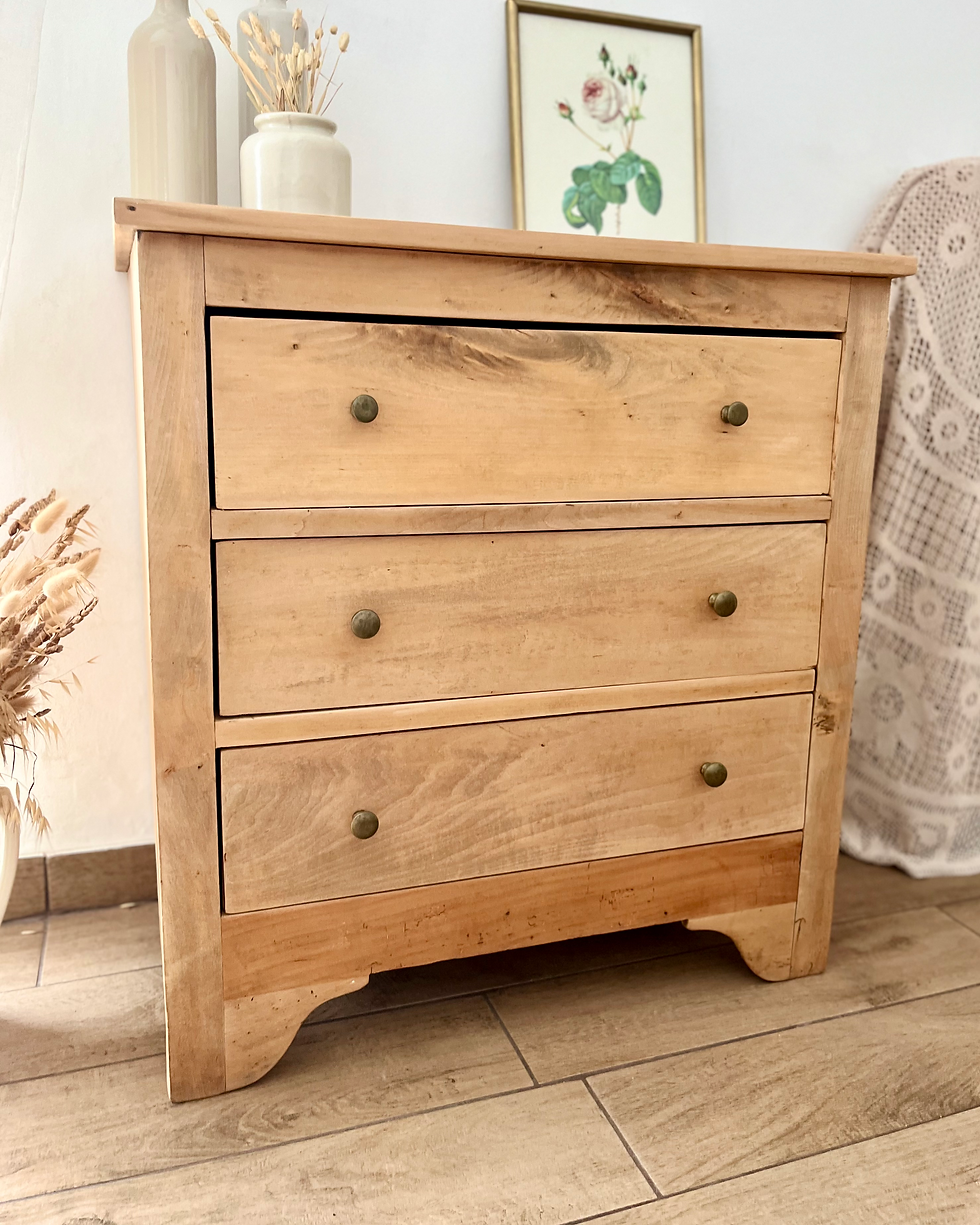 Miniature : La commode en bois massif