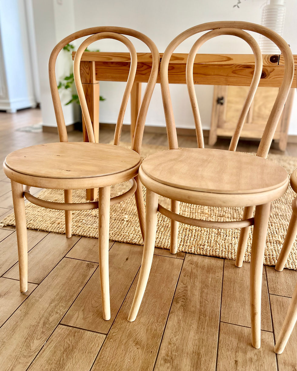 Miniature : Les 4 chaises bistro