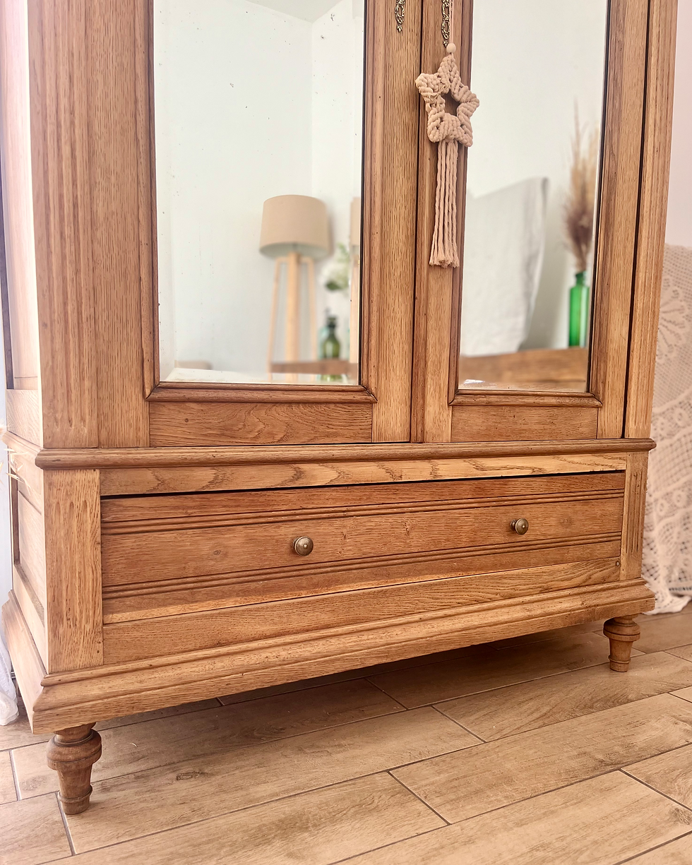 Miniature : L'armoire en chêne