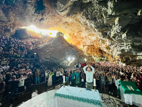 DIOCESE DE LIVRAMENTO DE NOSSA SENHORA REALIZA ROMARIA À GRUTA DO SAGRADO CORAÇÃO DE JESUS EM ITUAÇU, BA