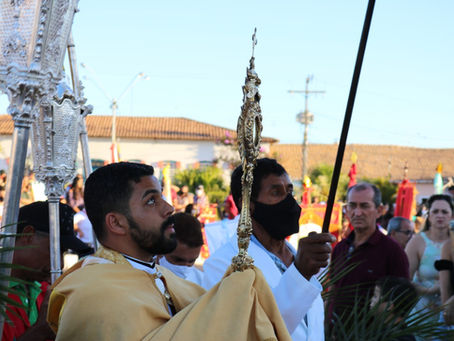 Diante do Altar que o passado legou