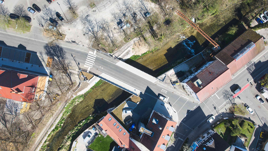 gelungener Neubau einer Straßenbrücke über die Echaz in Reutlingen-Betzingen
