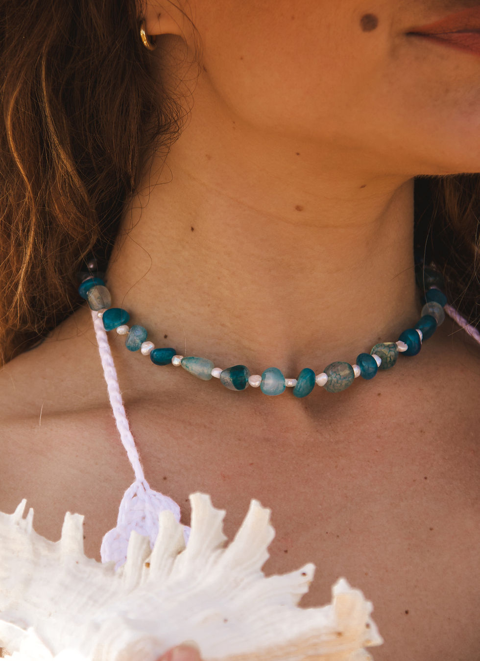 ras de cou en agate bleue et perles d'eau douce