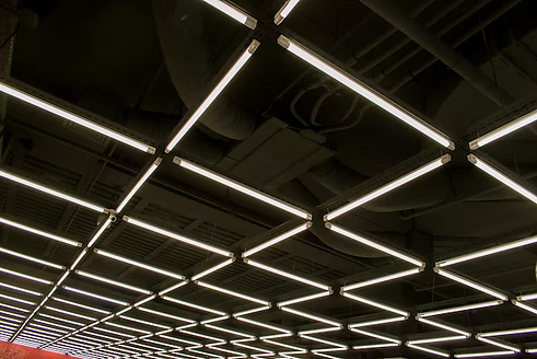 imgi_135_kyiv-ukraine-april-24-2018-led-lighting-lamps-electronics-supermarket_345343-8207