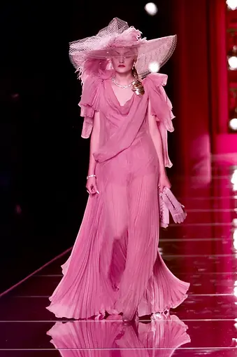 CHRISTIAN-DIOR-FALL-2000-HC-07.webp