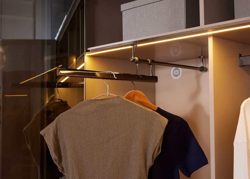 Miniaturbild: Kleiderschrank mit LED Beleuchtung