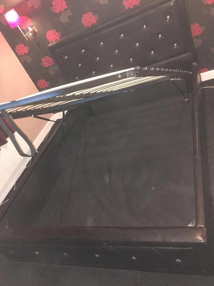 Thumbnail: SINGLE BLACK LEATHER HOLLYWOOD END LIFT OTTOMAN 