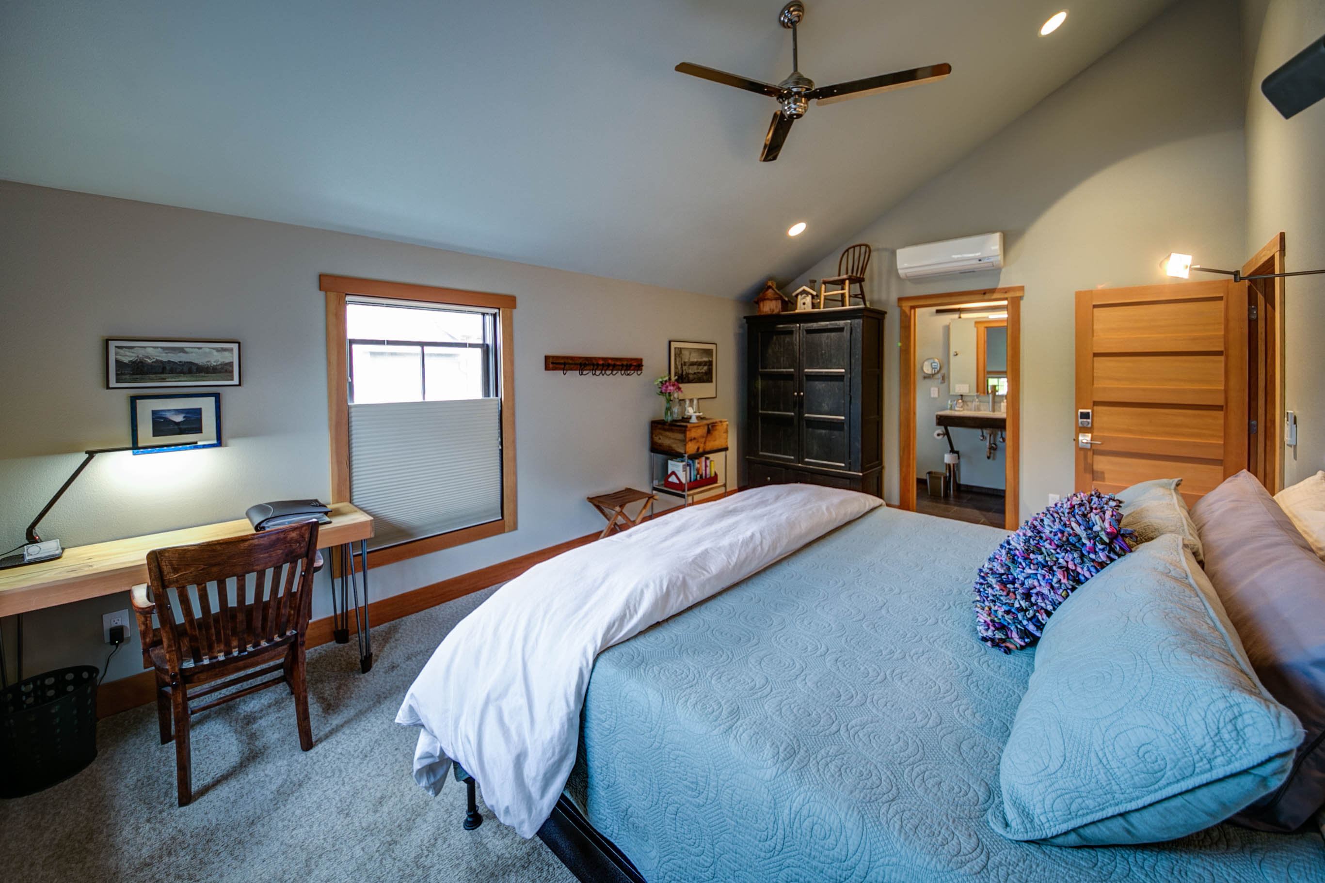 PEAK ROOM | A Stone's Throw Bed And Breakfast | United States