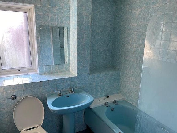 Bathrooms photo 11