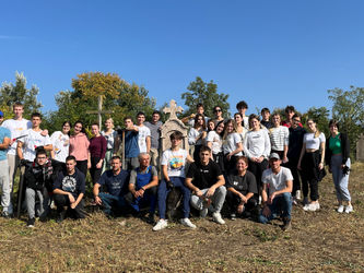 Из броја у припреми: ГИМНАЗИЈАЛЦИ ИЗ ПЕШТЕ ОДРЖАВАЈУ ГРОБЉЕ У СРПСКОМ КОВИНУ 