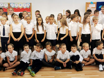 УЧЕНИЦИ СРПСКЕ ШКОЛЕ У ЛОВРИ НА ПОЧЕТКУ ШКОЛСКЕ ГОДИНЕ