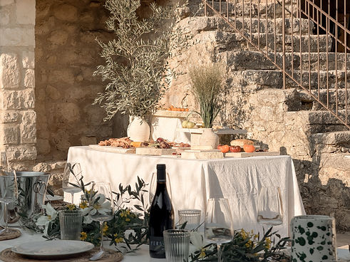 HautsDeSenanque-ext-Cour-buffet