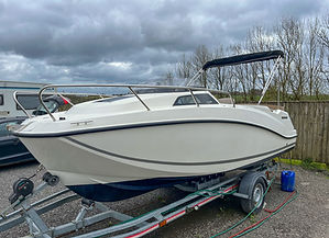 Quicksilver 555 activ cabin