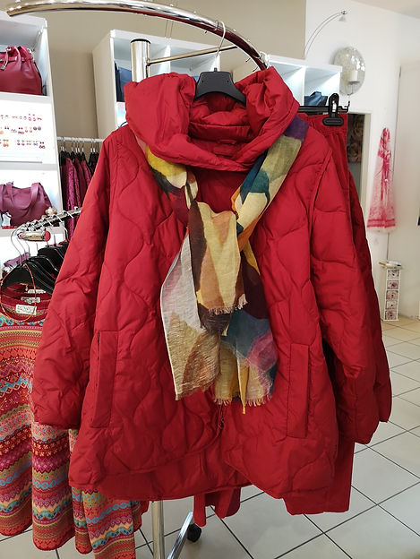 winterjacke-rot-vetono-leicht-warm-herda-fashion-kempen