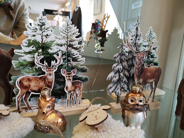 weihnachtsdekoration-hirsche-rehe-weihnachtslandschaft-stimmungsvoll-herda-fashion-kempen