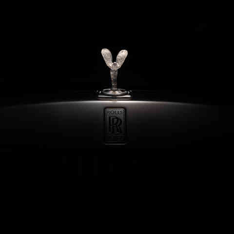 2018 Rolls-Royce Phantom front detail.jpg